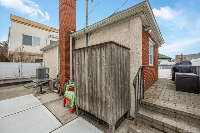 27 June Walk, Long Beach, NY 11561