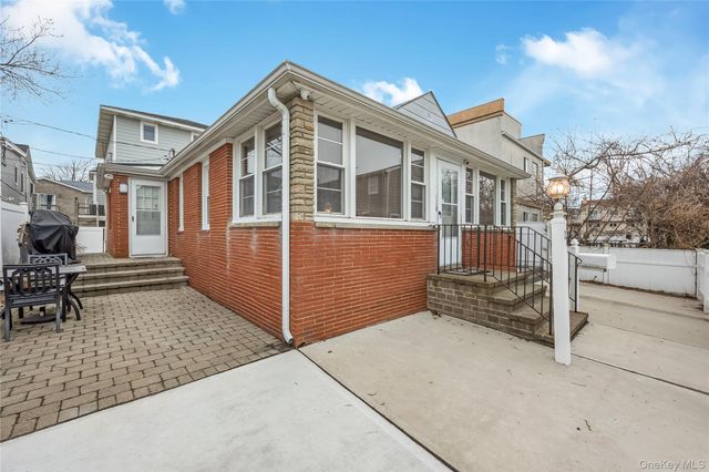 27 June Walk, Long Beach, NY 11561