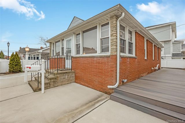 27 June Walk, Long Beach, NY 11561