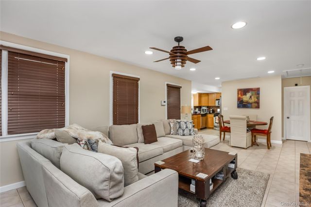 27 June Walk, Long Beach, NY 11561