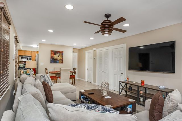 27 June Walk, Long Beach, NY 11561