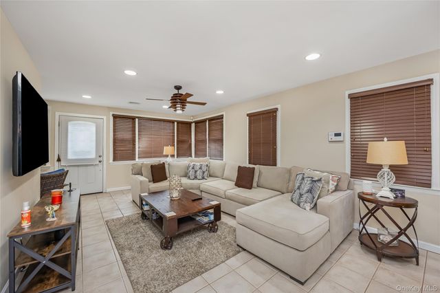27 June Walk, Long Beach, NY 11561