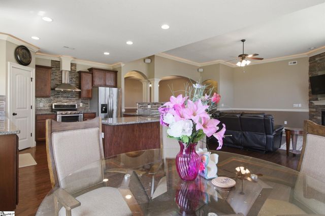 222 Creekside Farms Way, Moore, SC 29334