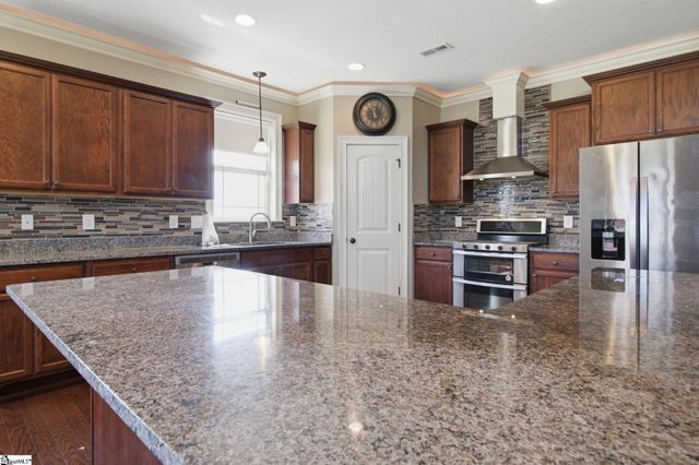 222 Creekside Farms Way, Moore, SC 29334