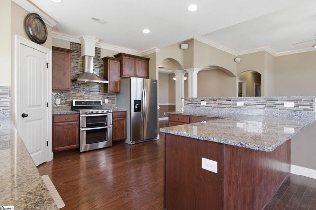 222 Creekside Farms Way, Moore, SC 29334