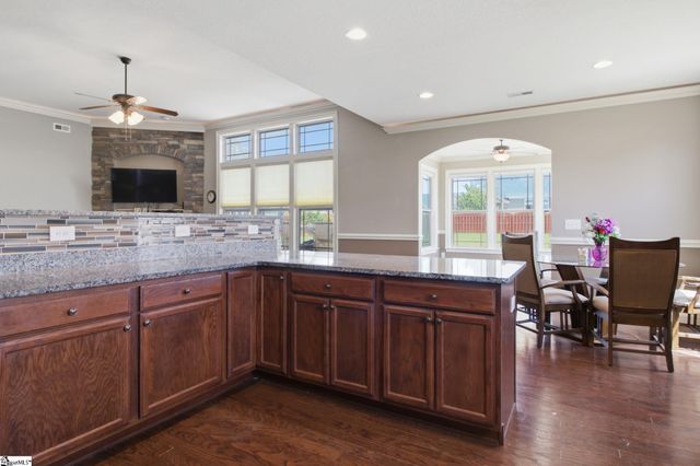 222 Creekside Farms Way, Moore, SC 29334