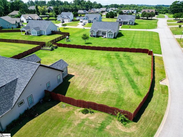 222 Creekside Farms Way, Moore, SC 29334
