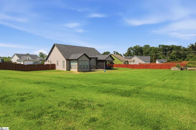 222 Creekside Farms Way, Moore, SC 29334