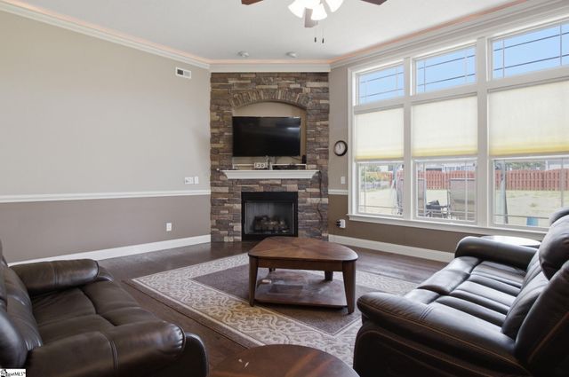 222 Creekside Farms Way, Moore, SC 29334