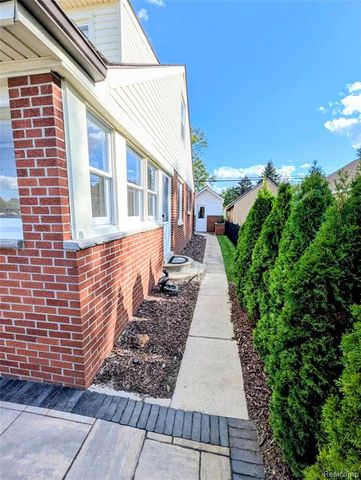 2525 Davista Drive, Highland, MI 48356