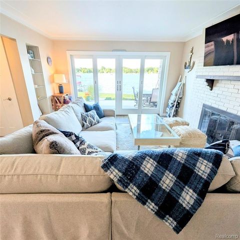 2525 Davista Drive, Highland, MI 48356