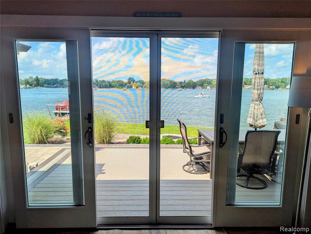 2525 Davista Drive, Highland, MI 48356
