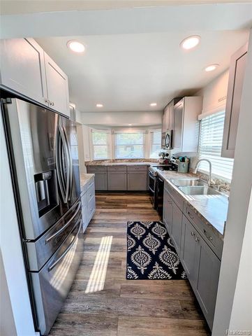 2525 Davista Drive, Highland, MI 48356