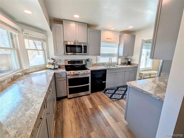 2525 Davista Drive, Highland, MI 48356