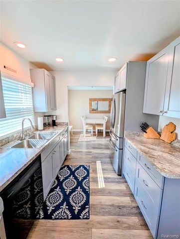 2525 Davista Drive, Highland, MI 48356