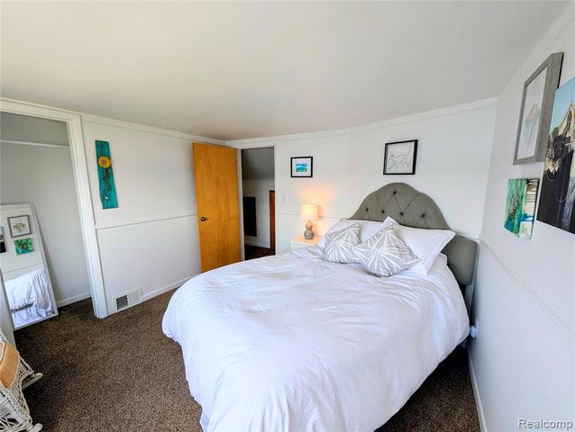 2525 Davista Drive, Highland, MI 48356
