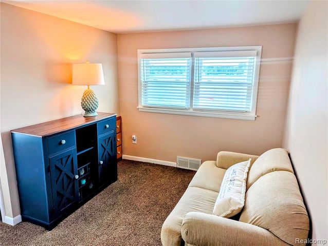 2525 Davista Drive, Highland, MI 48356