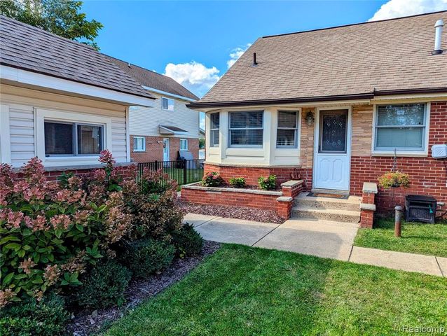 2525 Davista Drive, Highland, MI 48356