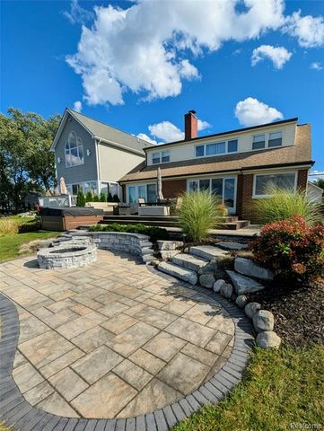 2525 Davista Drive, Highland, MI 48356