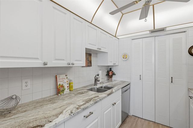 1235 S HIGHLAND AVENUE 1-207, Clearwater, FL 33756