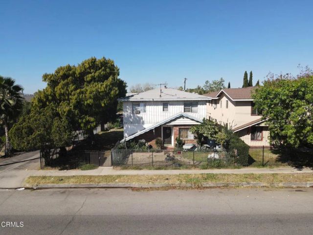 6853 Fulton Avenue, North Hollywood, CA 91605