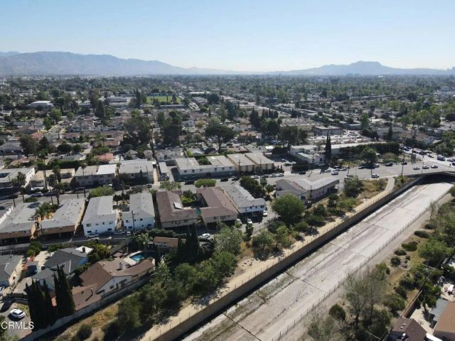 6853 Fulton Avenue, North Hollywood, CA 91605