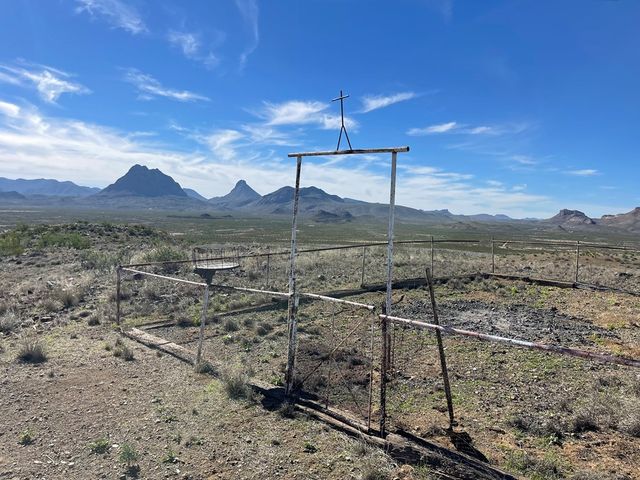 1998 Nodeerhere Rd, Terlingua, TX 79852