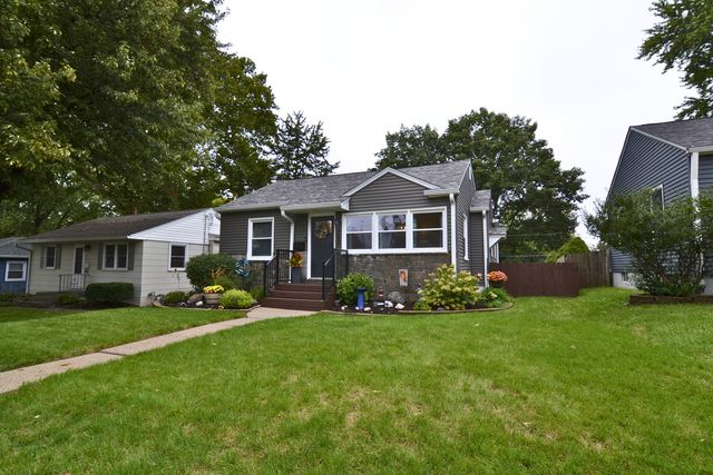 2550 Cody Street, Bettendorf, IA 52722