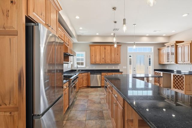 27 Bittersweet Ln, Hampton, NH 03842
