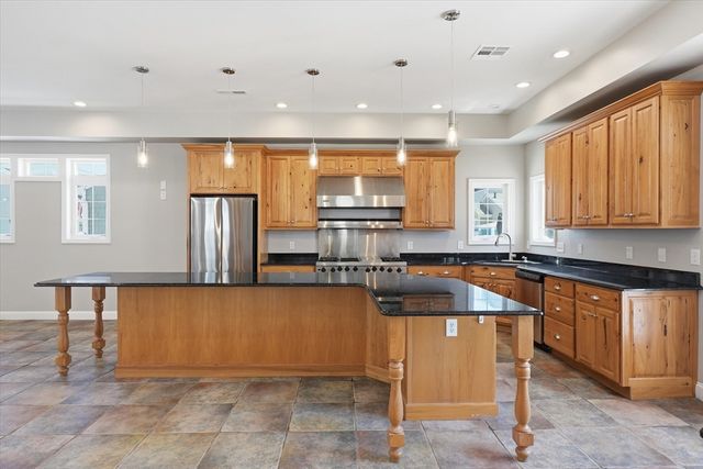 27 Bittersweet Ln, Hampton, NH 03842