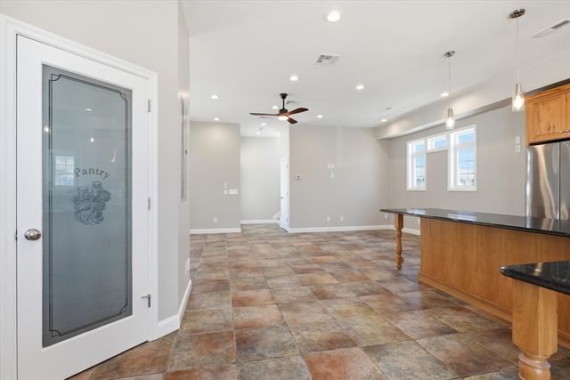 27 Bittersweet Ln, Hampton, NH 03842
