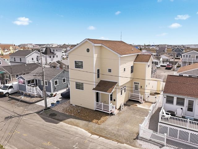 27 Bittersweet Ln, Hampton, NH 03842