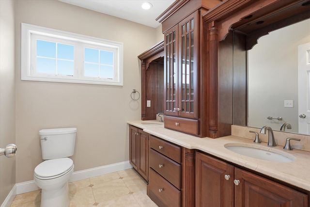 27 Bittersweet Ln, Hampton, NH 03842