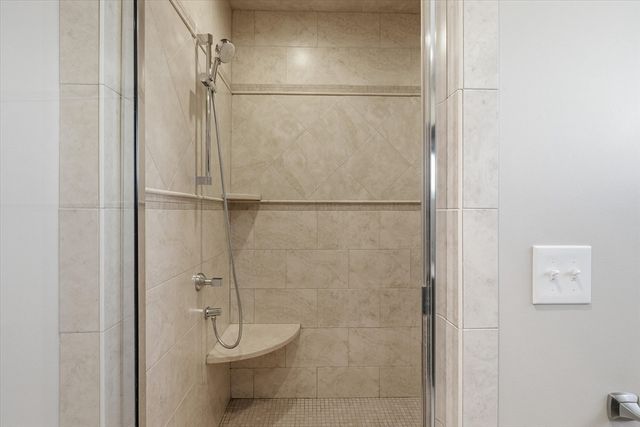 27 Bittersweet Ln, Hampton, NH 03842