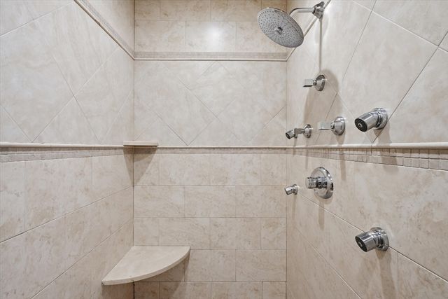 27 Bittersweet Ln, Hampton, NH 03842