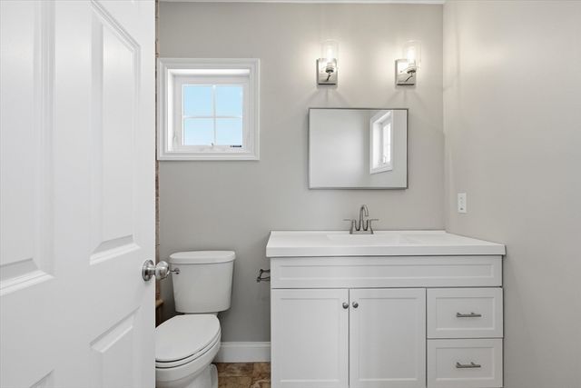 27 Bittersweet Ln, Hampton, NH 03842