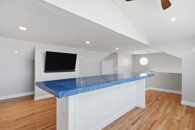 27 Bittersweet Ln, Hampton, NH 03842