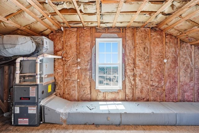 27 Bittersweet Ln, Hampton, NH 03842