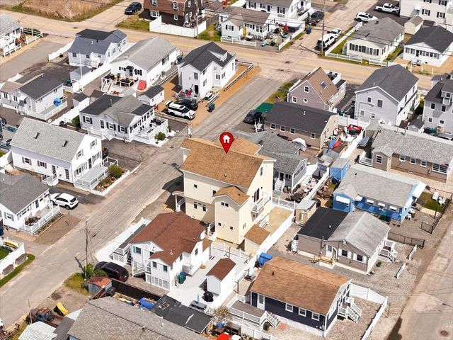 27 Bittersweet Ln, Hampton, NH 03842