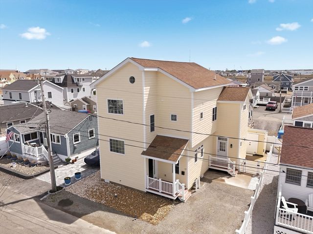 27 Bittersweet Ln, Hampton, NH 03842