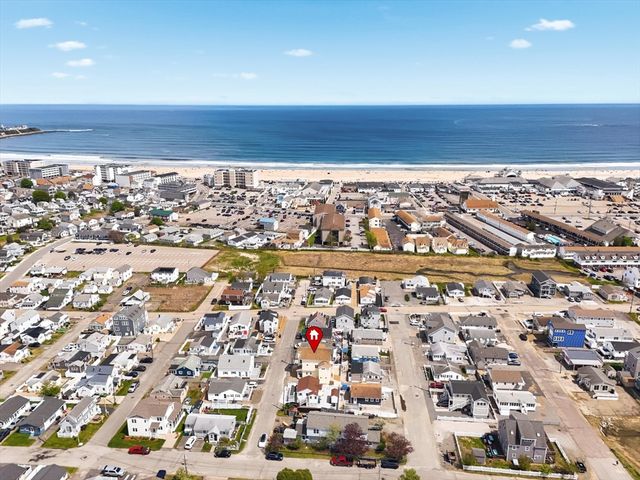 27 Bittersweet Ln, Hampton, NH 03842