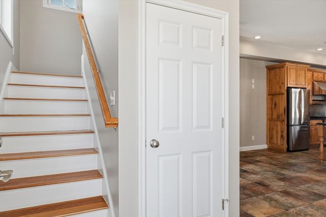 27 Bittersweet Ln, Hampton, NH 03842