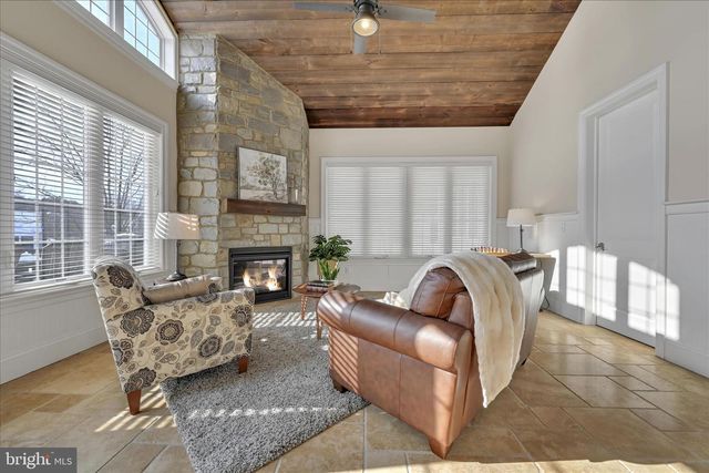 378 FERN LN, Lancaster, PA 17601