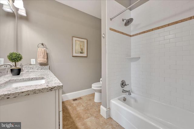 378 FERN LN, Lancaster, PA 17601