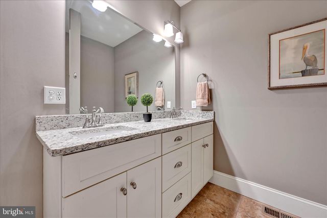 378 FERN LN, Lancaster, PA 17601