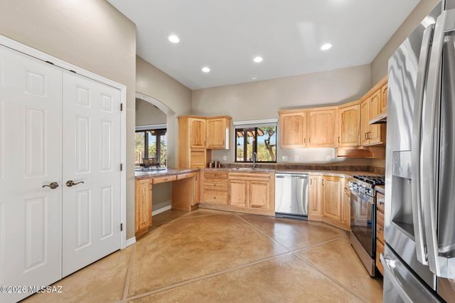2825 W Lambert Lane, Tucson, AZ 85742