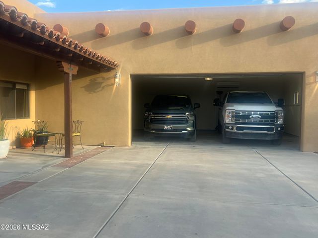 2825 W Lambert Lane, Tucson, AZ 85742