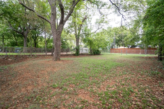 423 W Walker Street, Denison, TX 75020