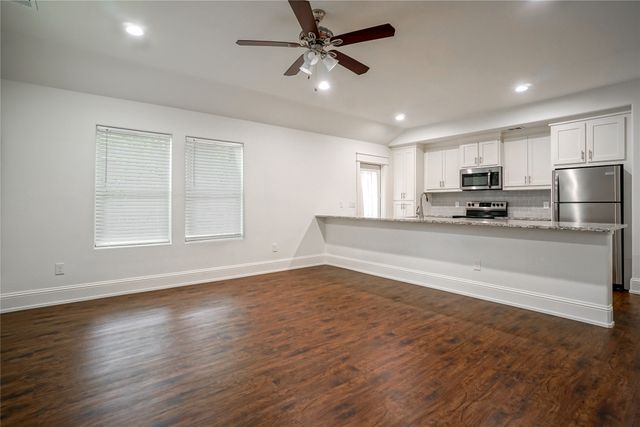 423 W Walker Street, Denison, TX 75020