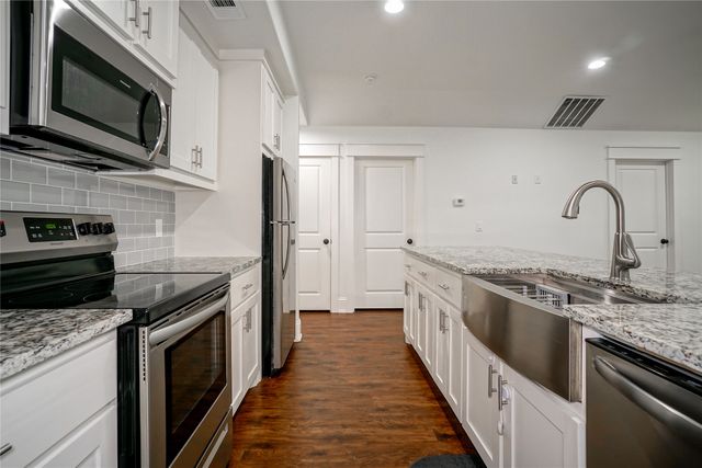 423 W Walker Street, Denison, TX 75020